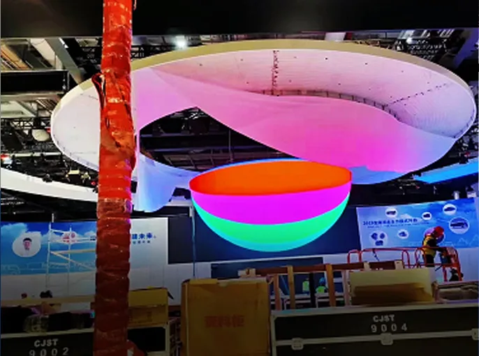 イタリアのフレキシブル LED ディスプレイ
