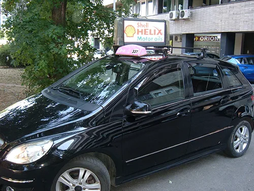 display a led superiore dell'auto