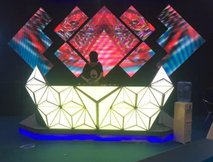 3.DJ booth