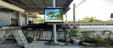 Which Is Better, LED Light Pole Screen or LCD Light Pole Screen?