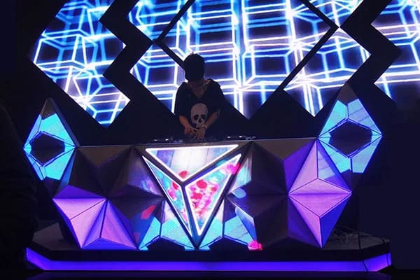 How DJ Booth LED Screens Improve Nightclub Atmosphere and Audience Engagement