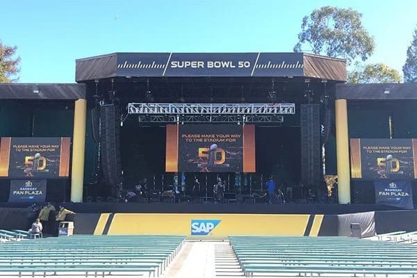 Como escolher o painel de LED para alugar ideal para grandes eventos ao ar livre